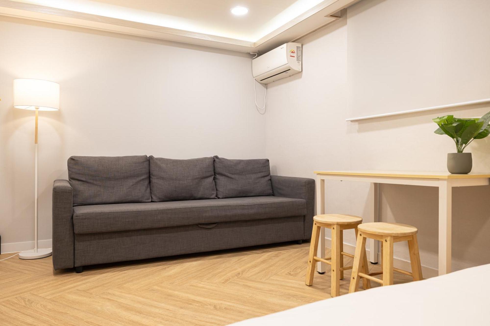 Woody Two Bedroom In Hongdae