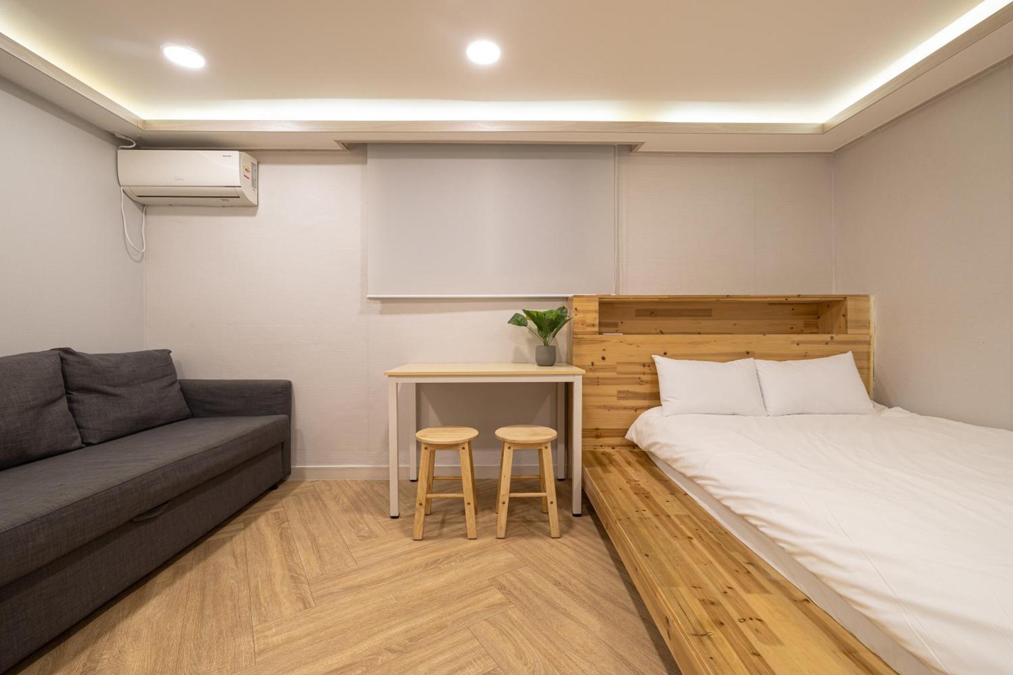 Woody Two Bedroom In Hongdae * Seoul