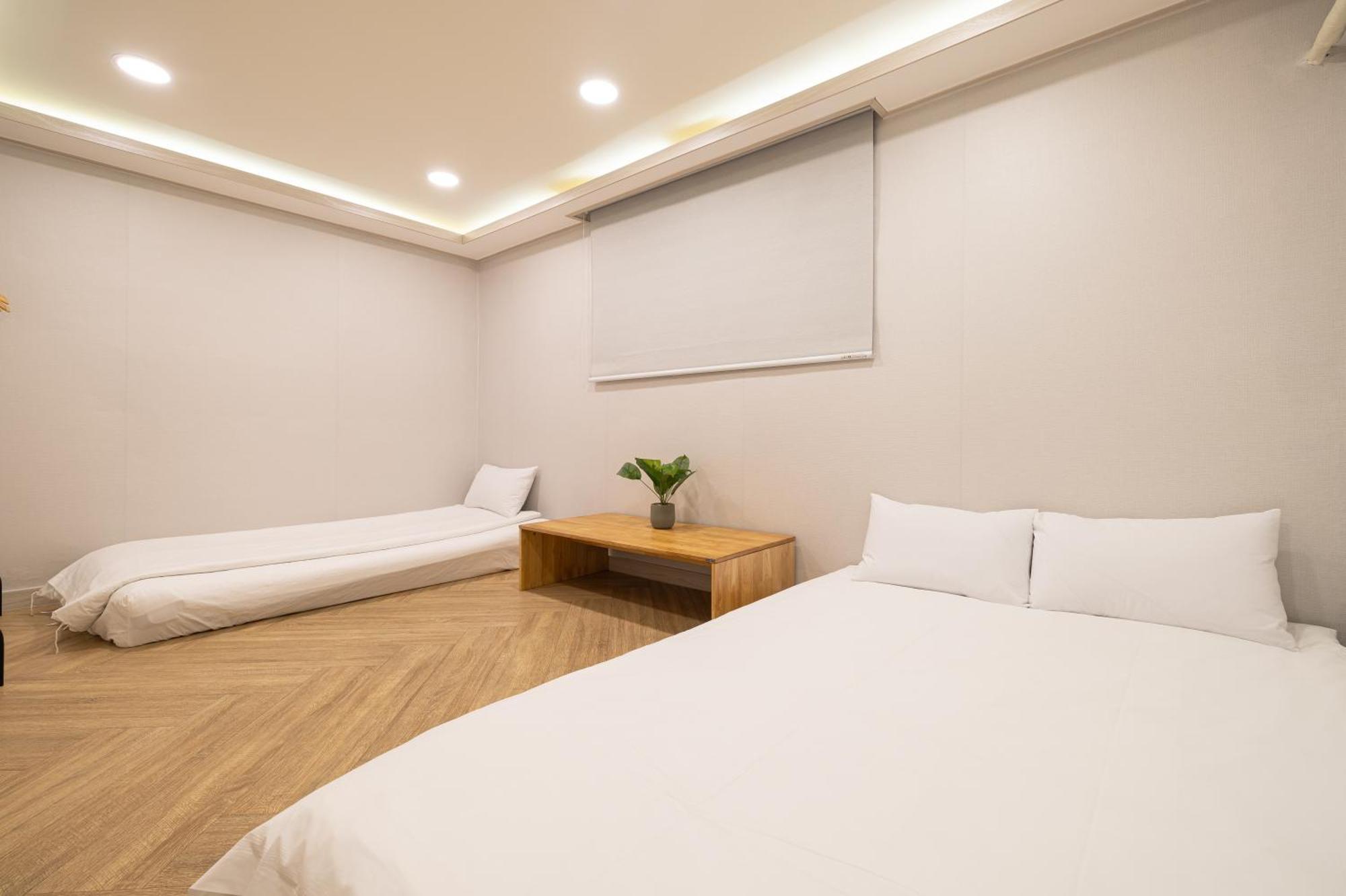 Guest house Woody Two Bedroom In Hongdae