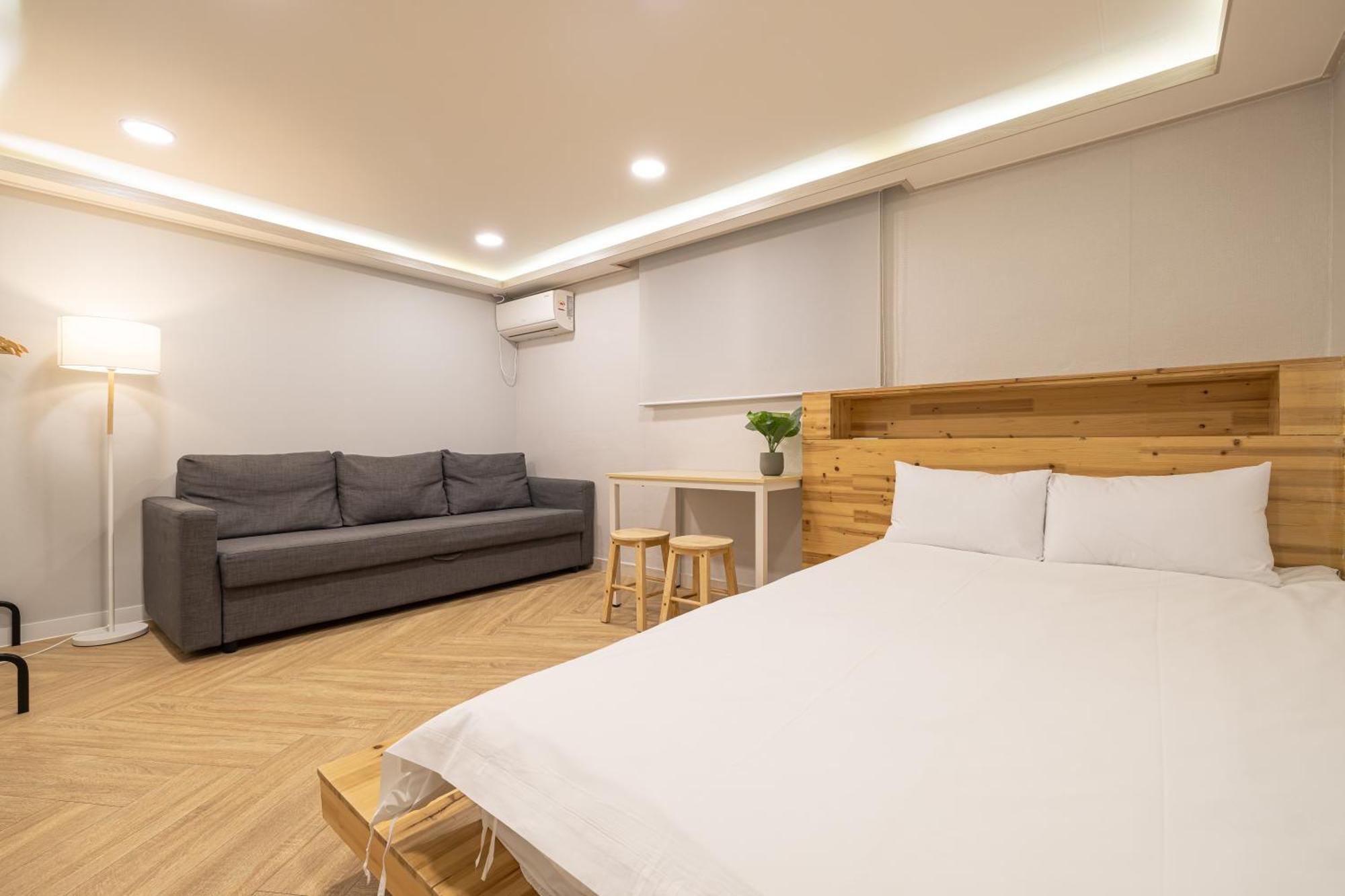 Woody Two Bedroom In Hongdae