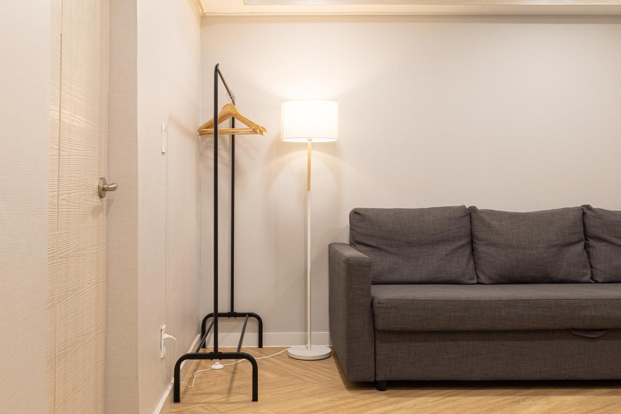 Woody Two Bedroom In Hongdae * Seoul