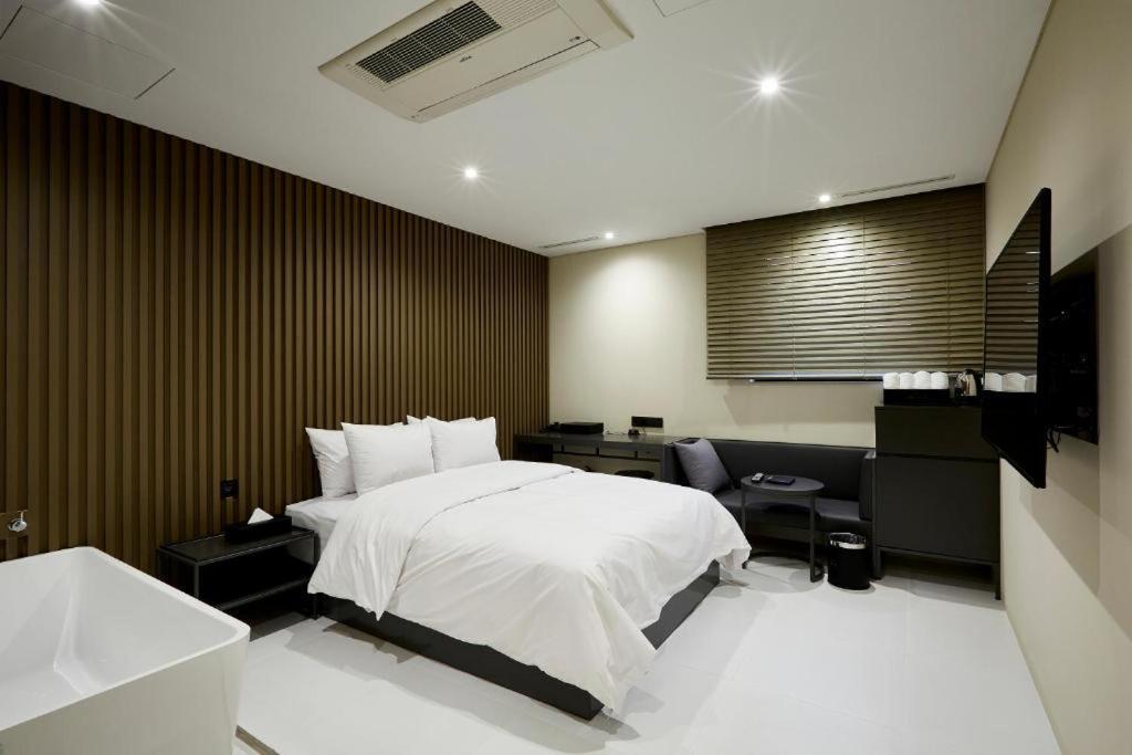 The Artist Yeoksam motel *