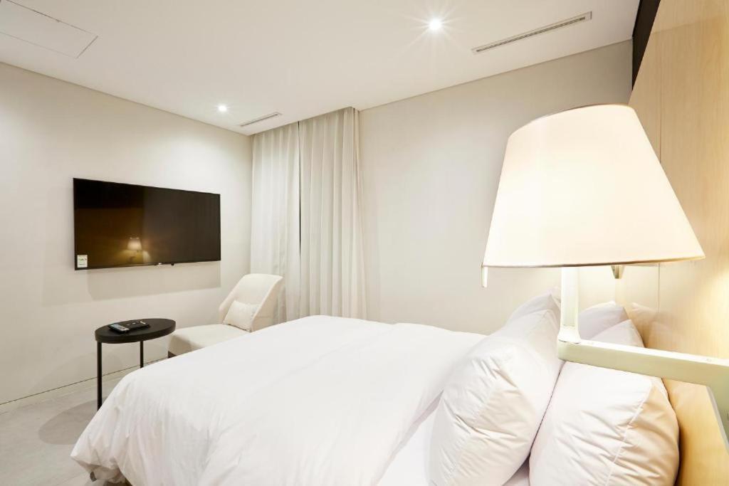 The Artist Yeoksam motel Seoul
