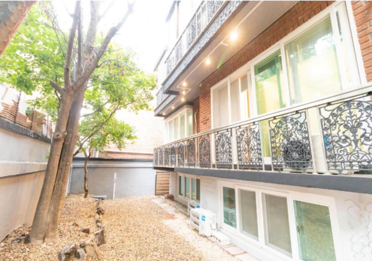 Woody Two Bedroom In Hongdae