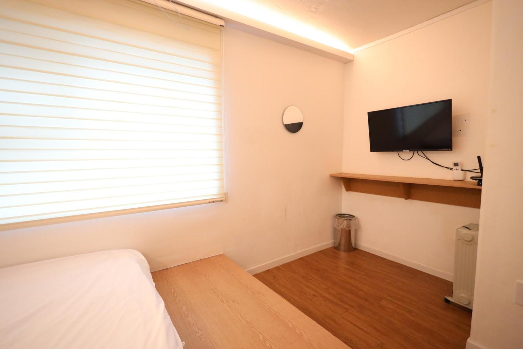 Huayuanhouse Hq In Hongdae 2*
