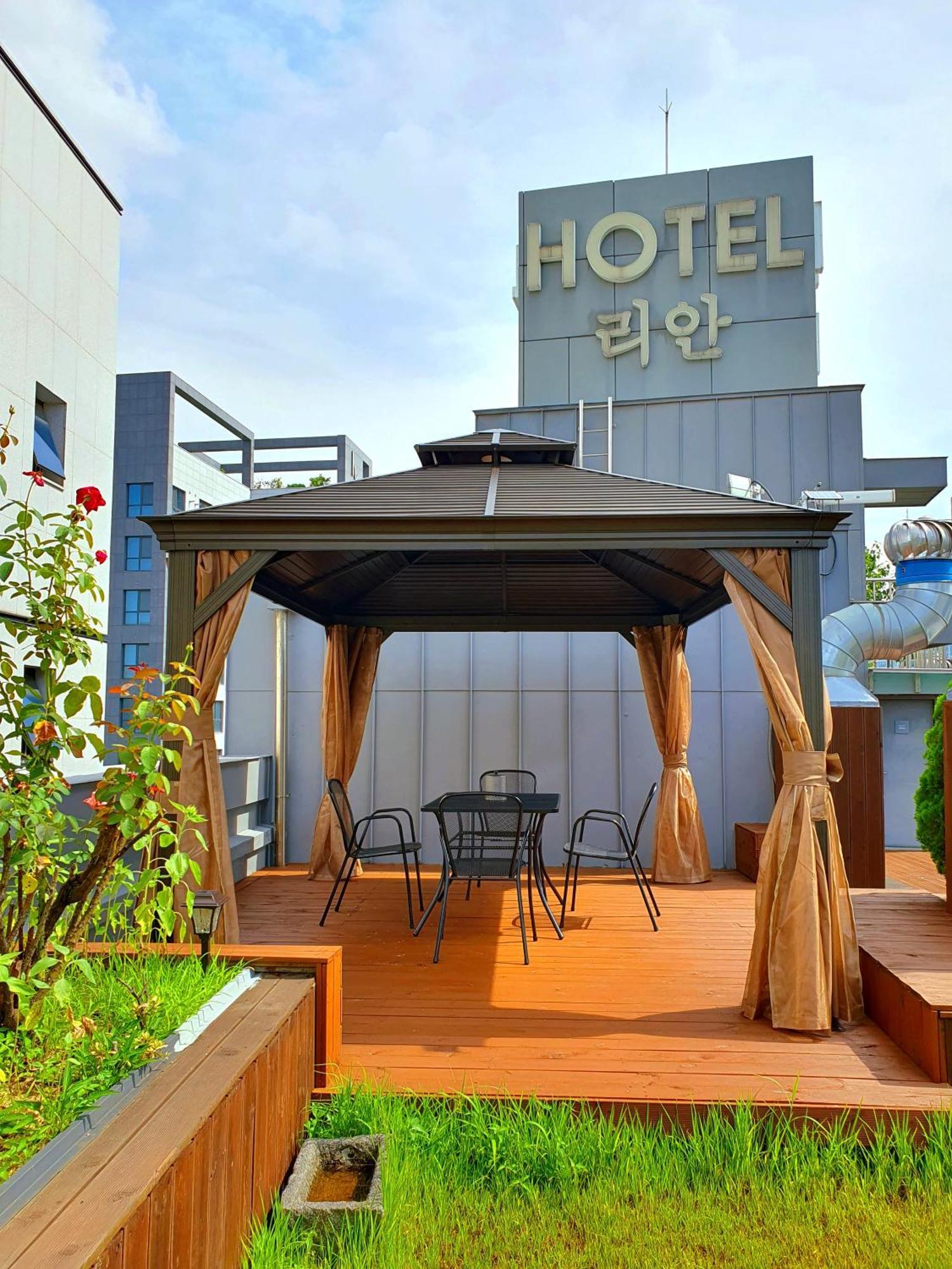 Rian Hotel