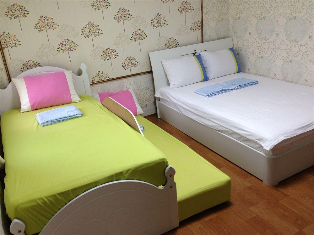 Four Seasons House Guest house