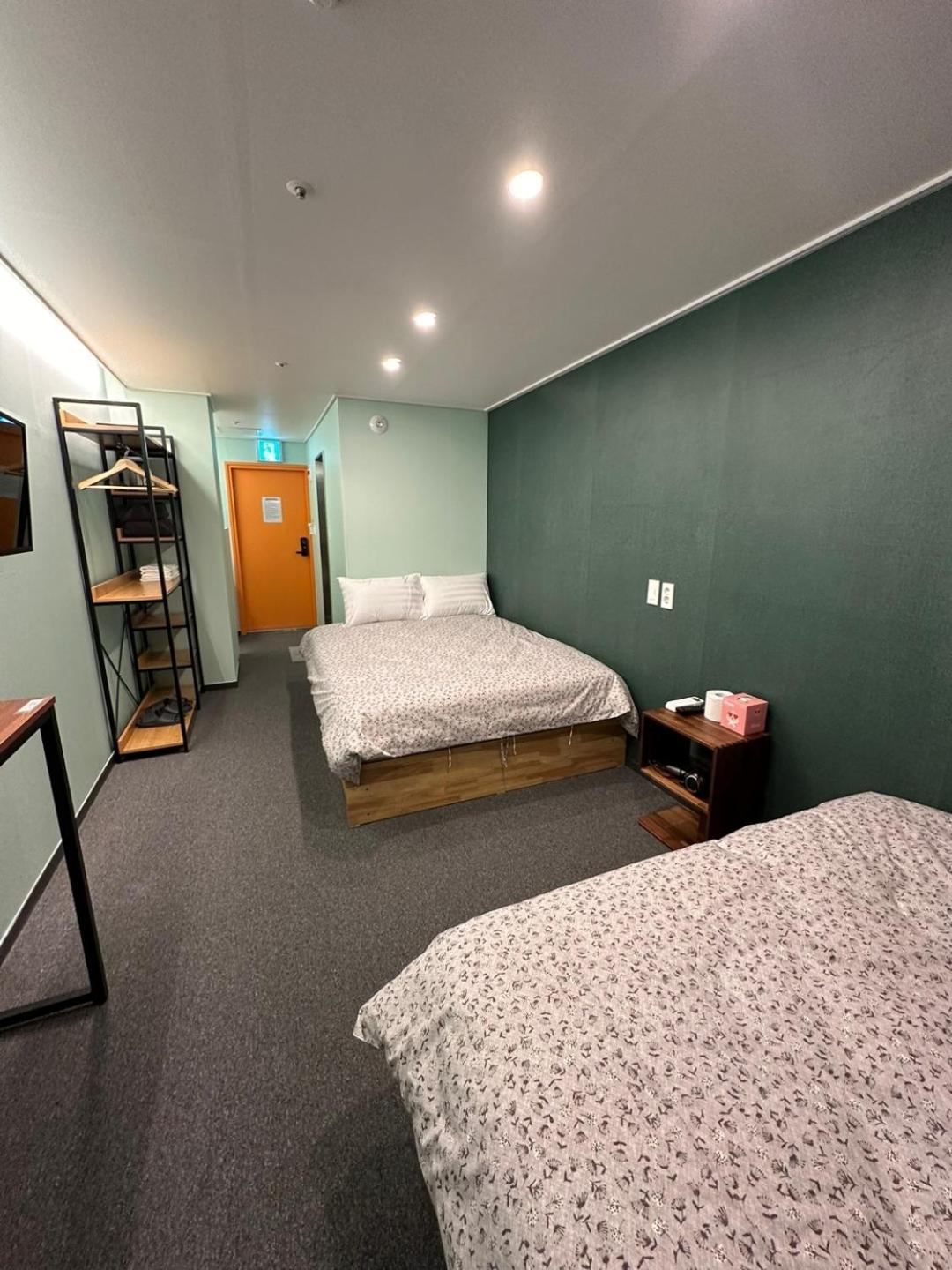 R Jongmyo Guest house