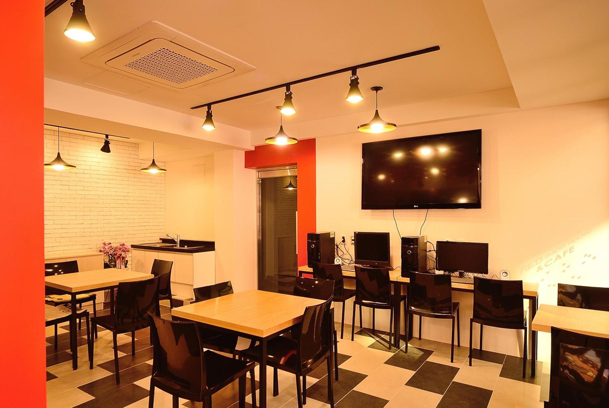 Guest house Red 2*