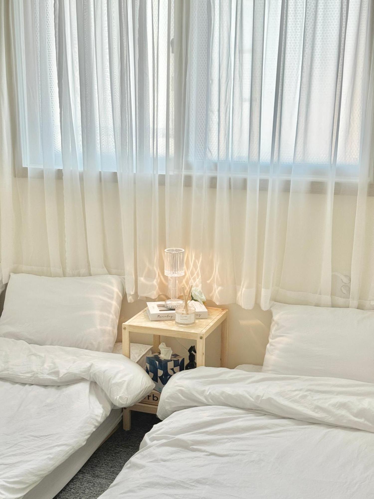 Apartment Stay, Lovelee