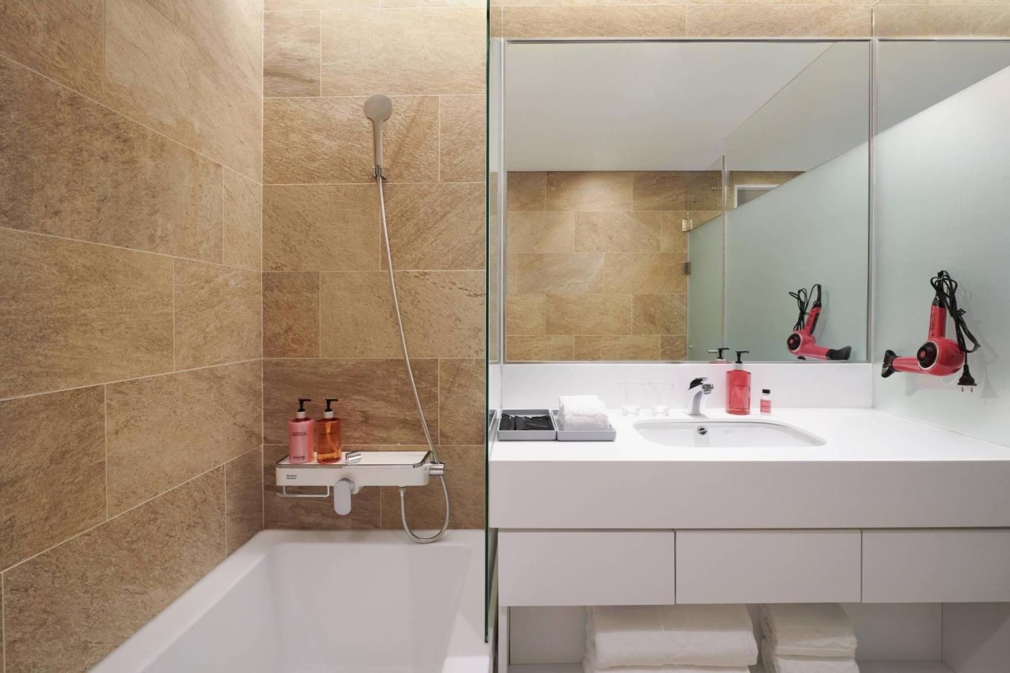 Hotel Moxy Insadong By Marriott 3*