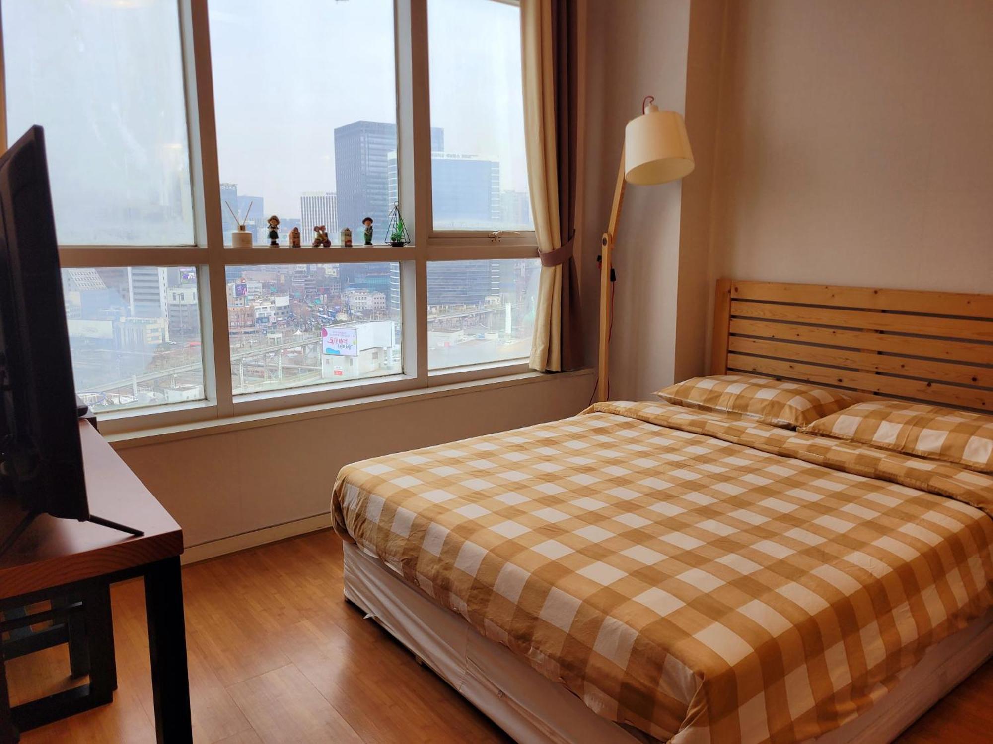 Travel House *
