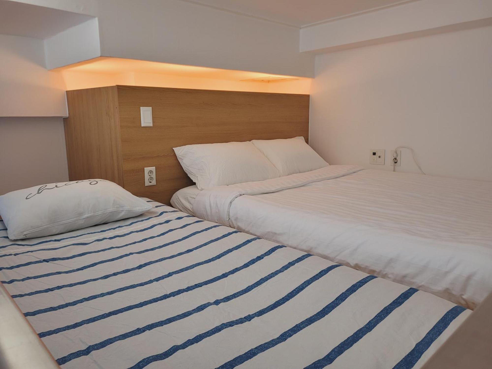 Travel House *