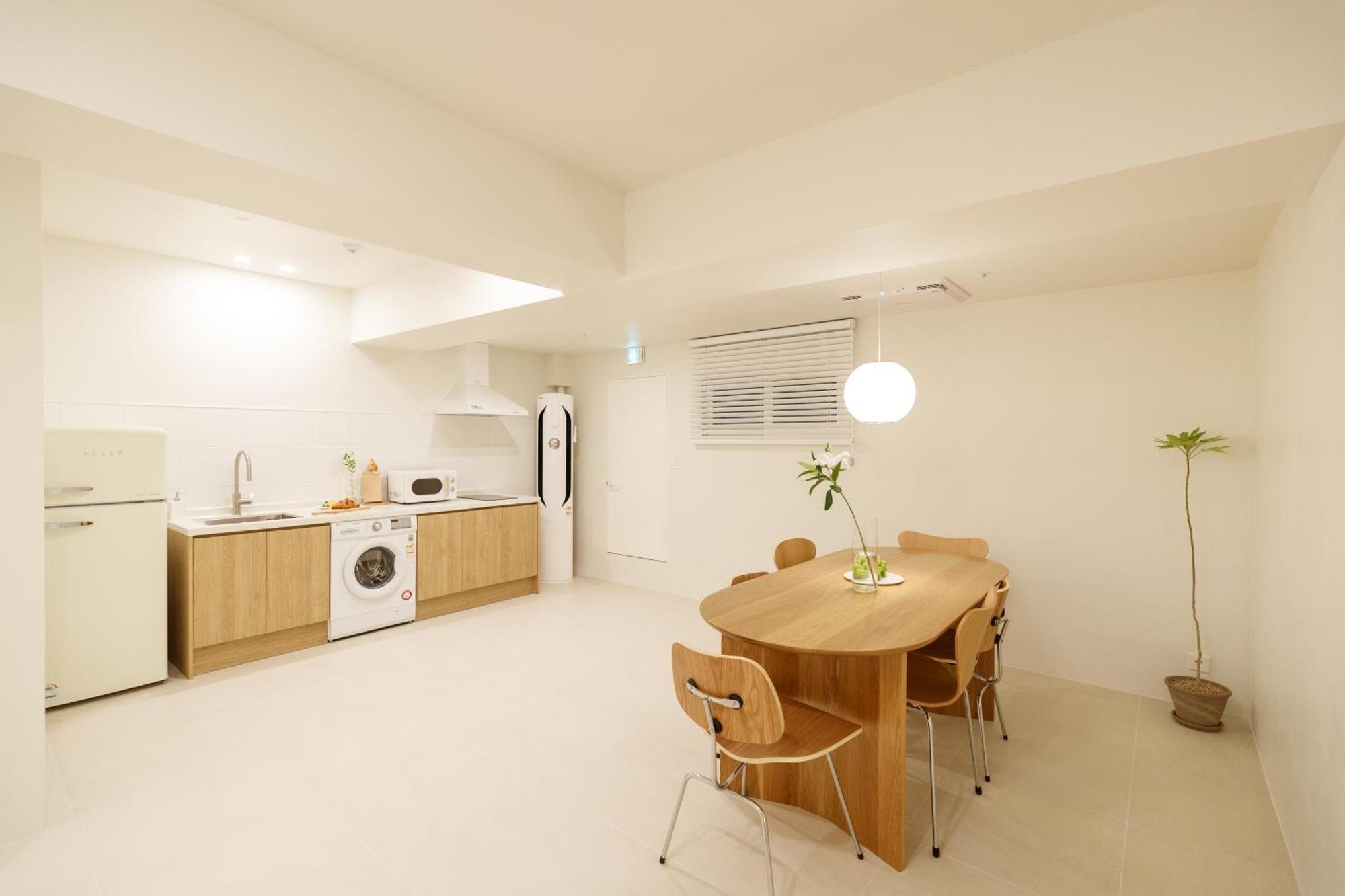 Apartment White Linen House *