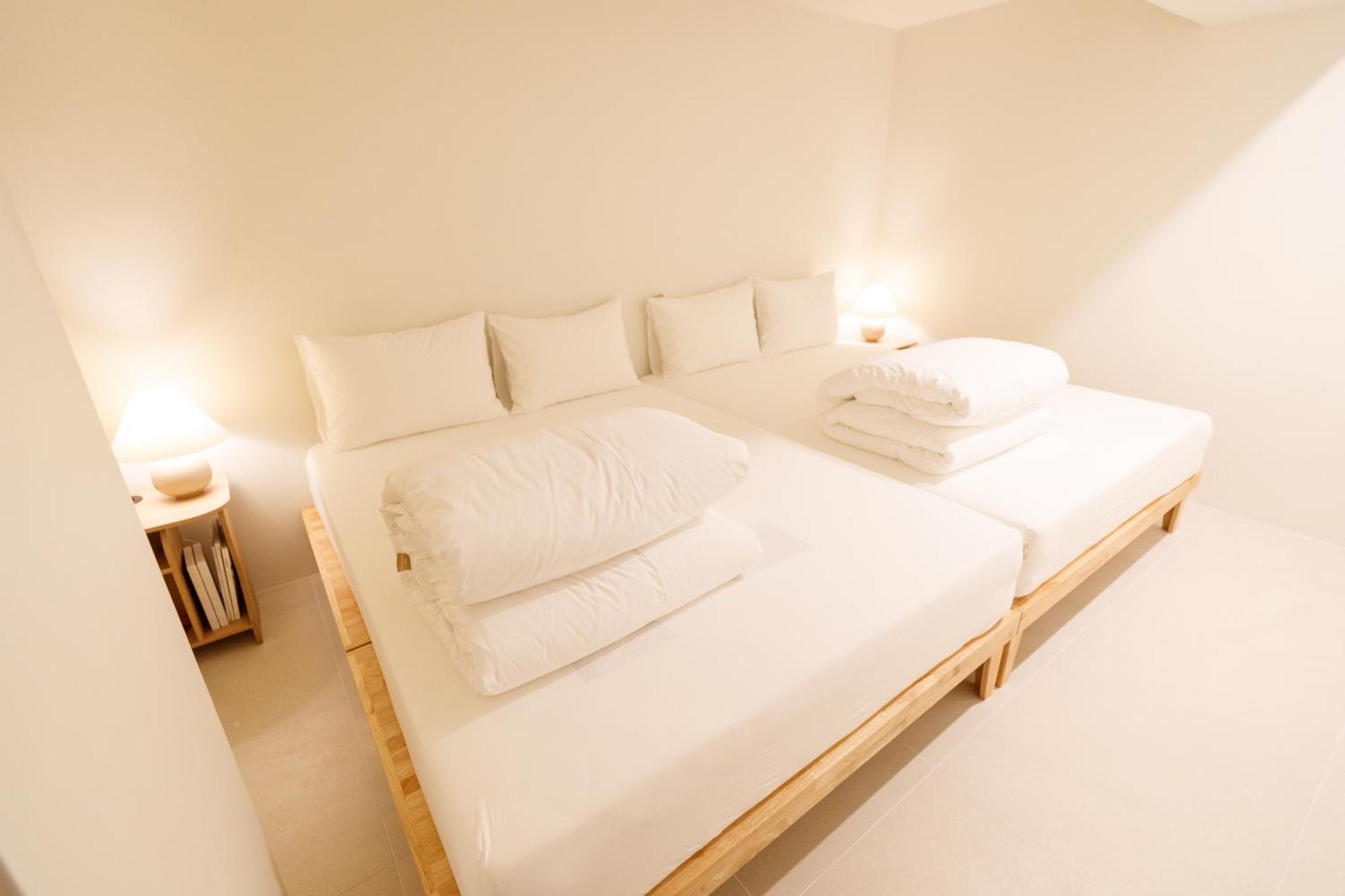 Apartment White Linen House