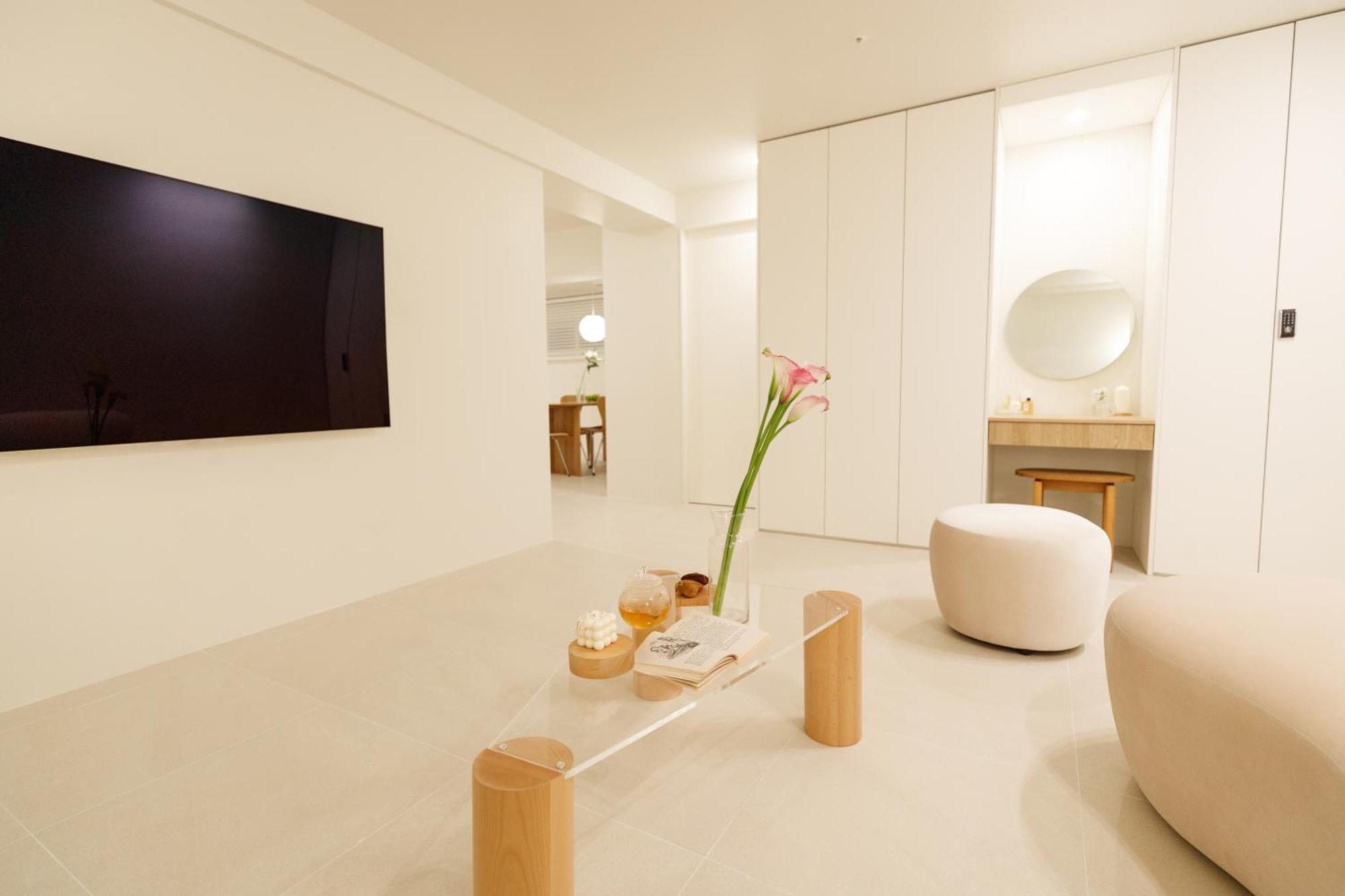 White Linen House Apartment