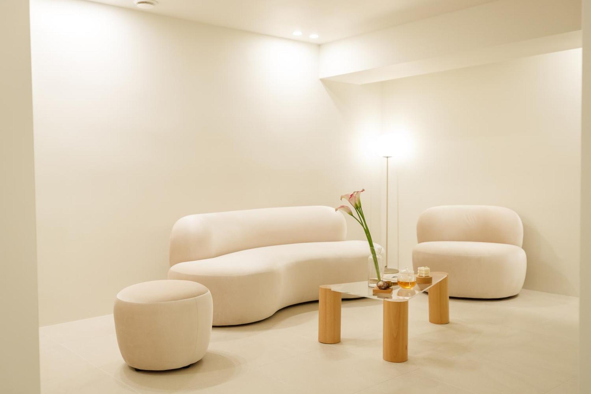 Apartment White Linen House