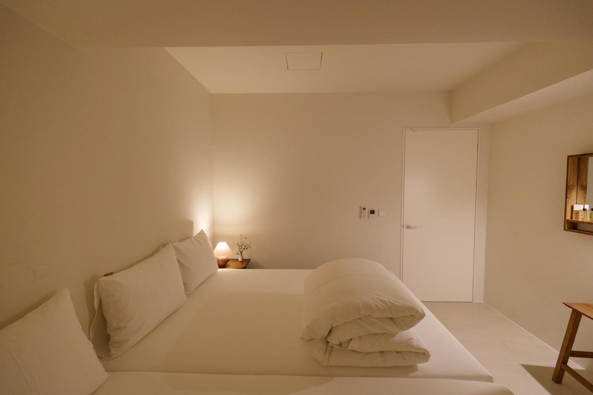 Apartment White Linen House *
