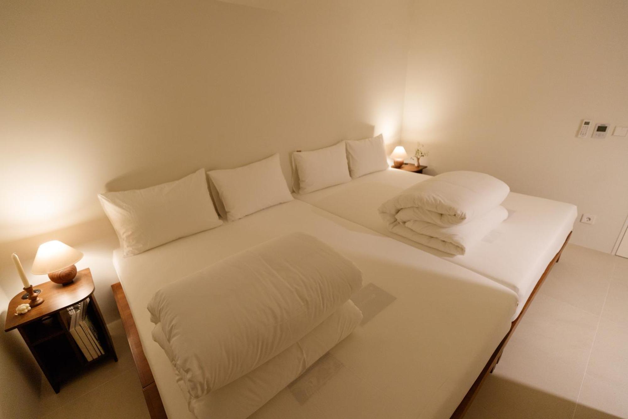 Apartment White Linen House