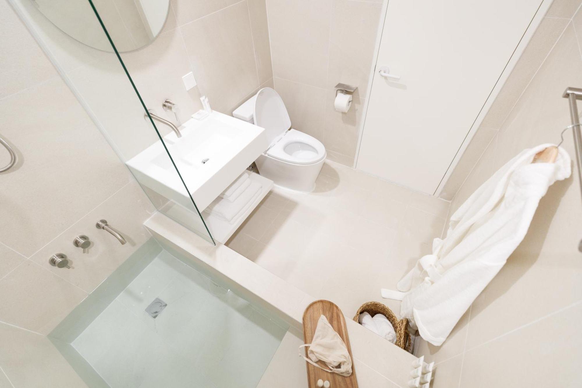 White Linen House Apartment
