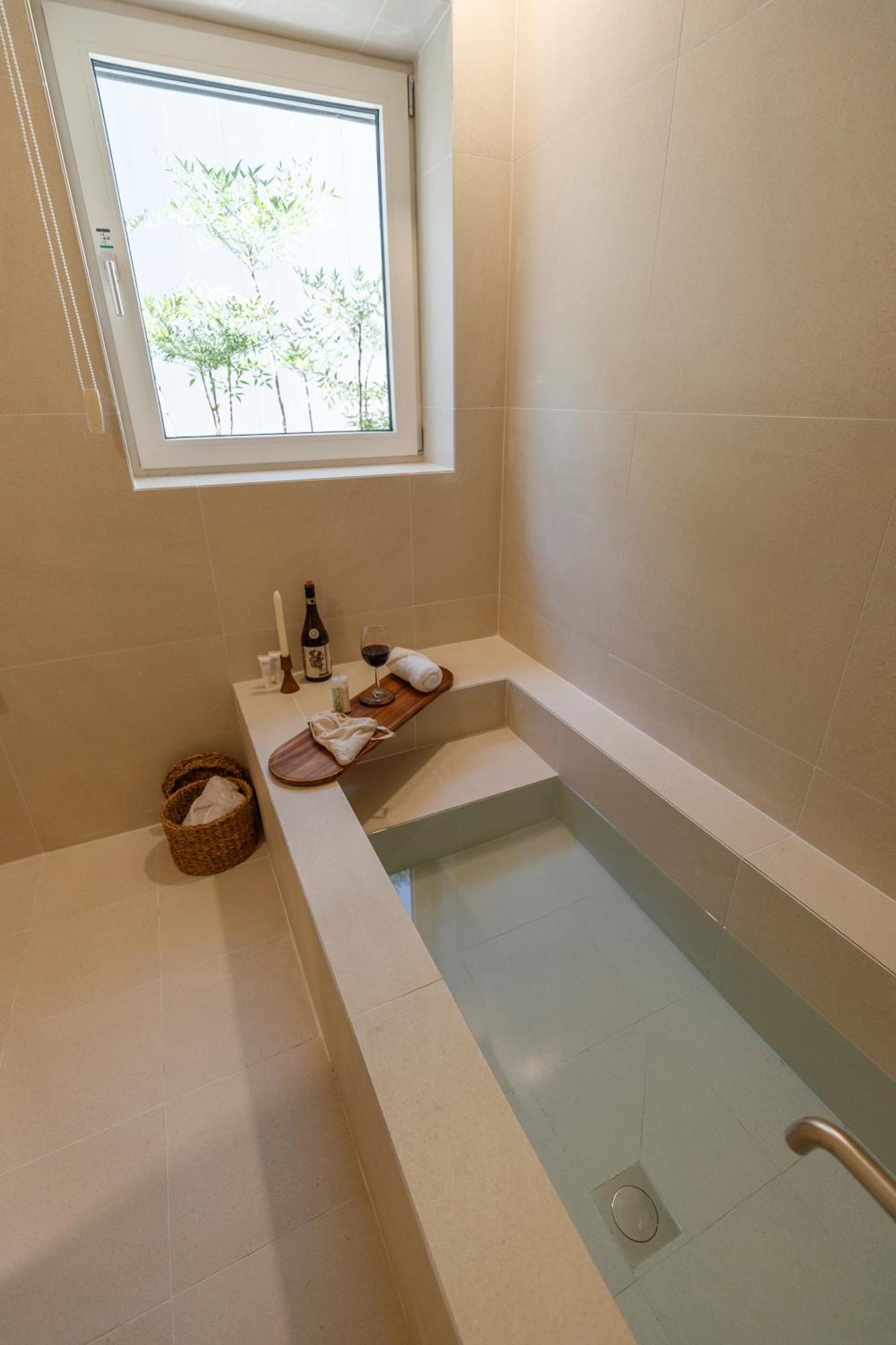 White Linen House Apartment *