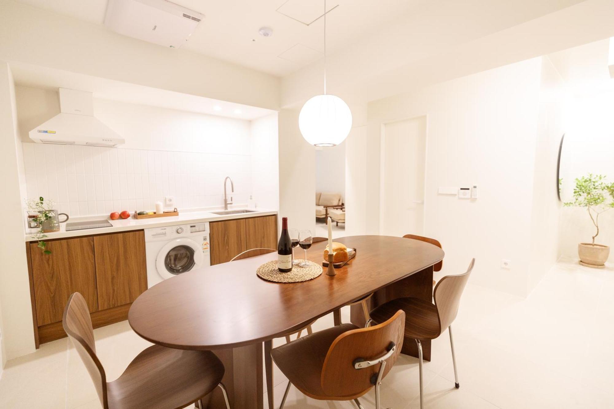 Apartment White Linen House *