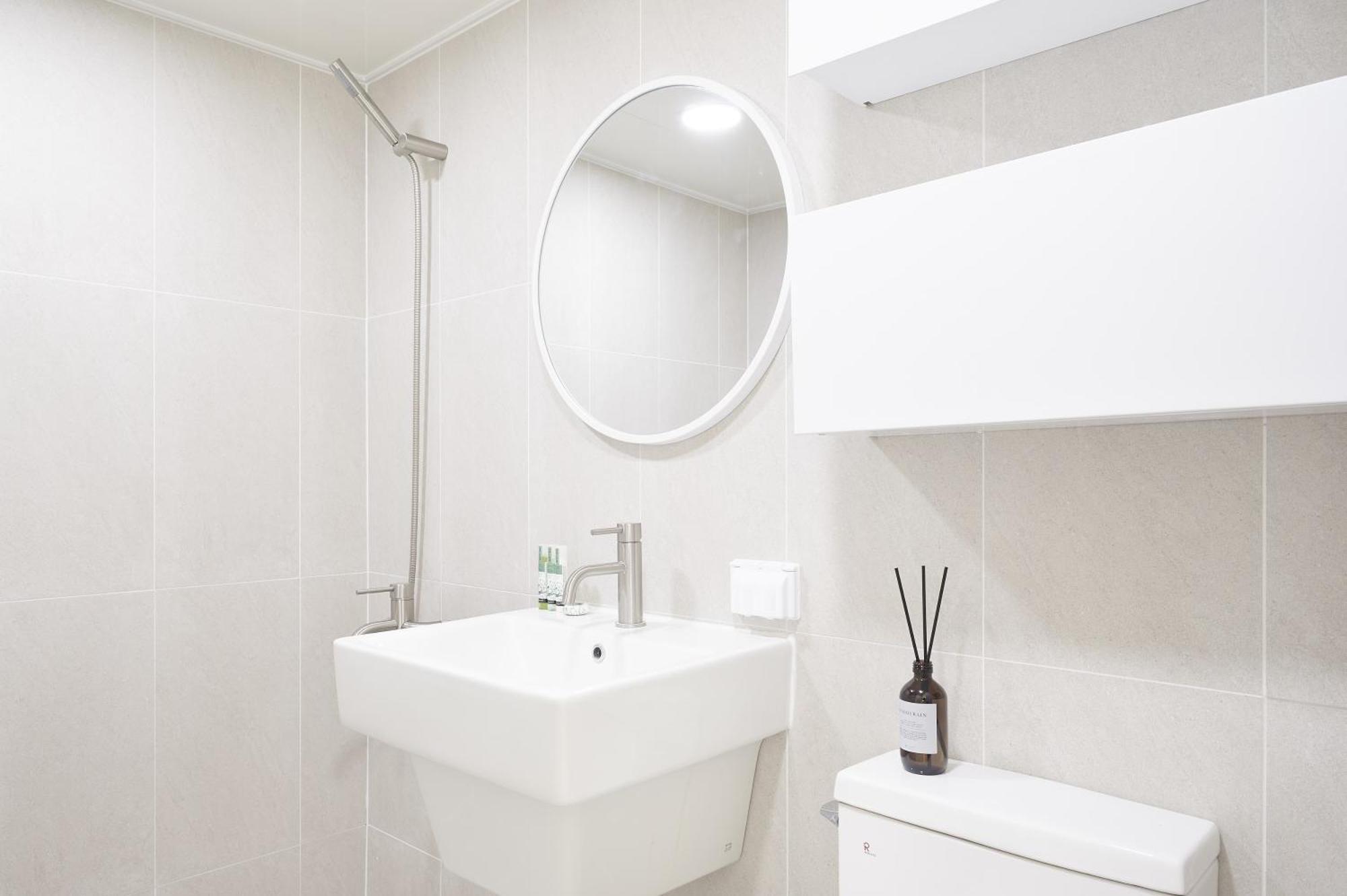 White Linen House Apartment