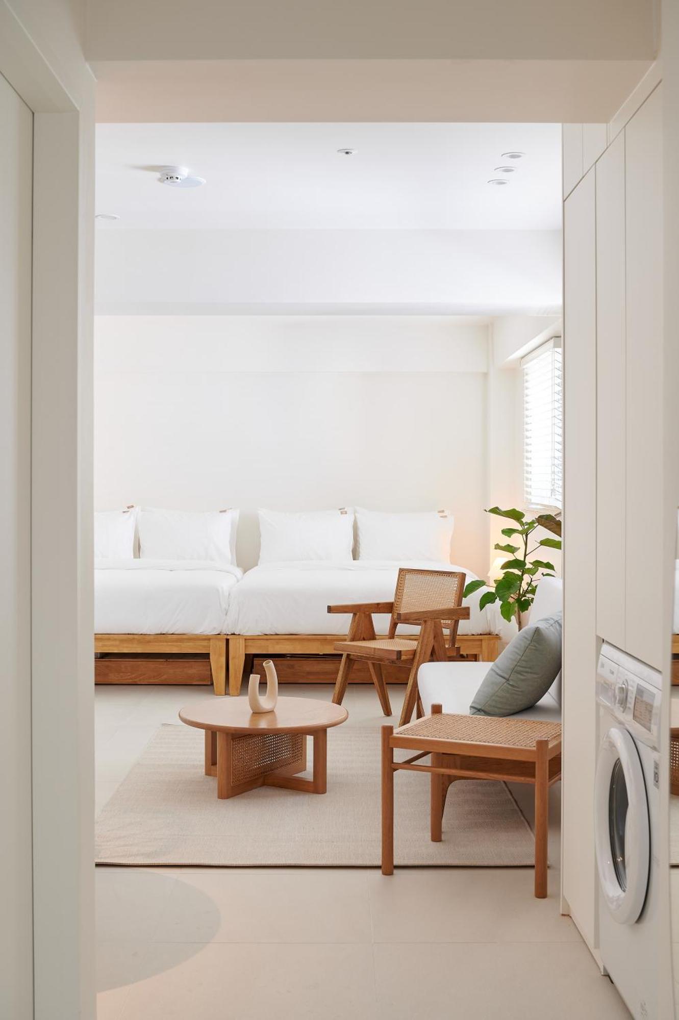 White Linen House Apartment