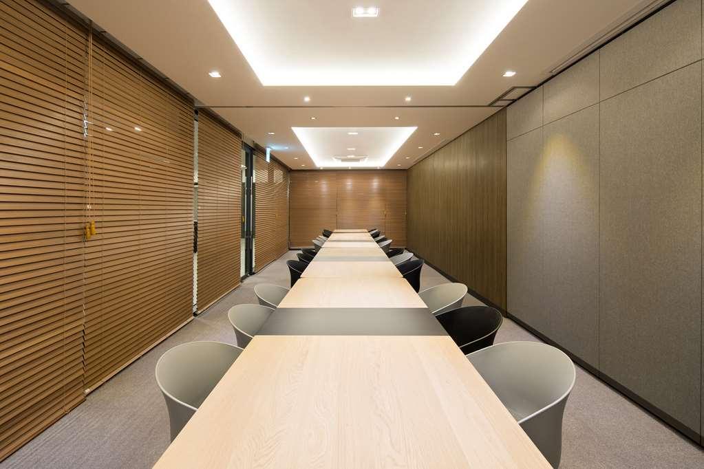 Orakai Cheonggyesan Hotel, Bw Premier Collection 4* Seoul