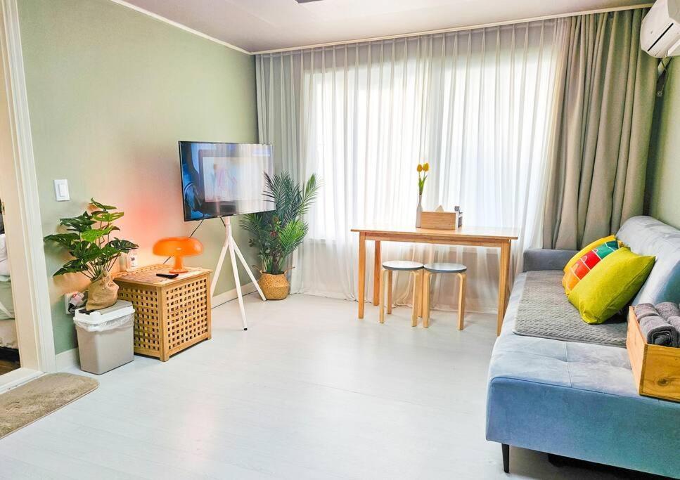 Apartment Mangwon *