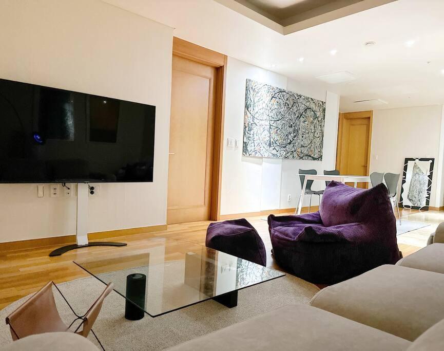 Spacious & Modern Family Retreat Apartment