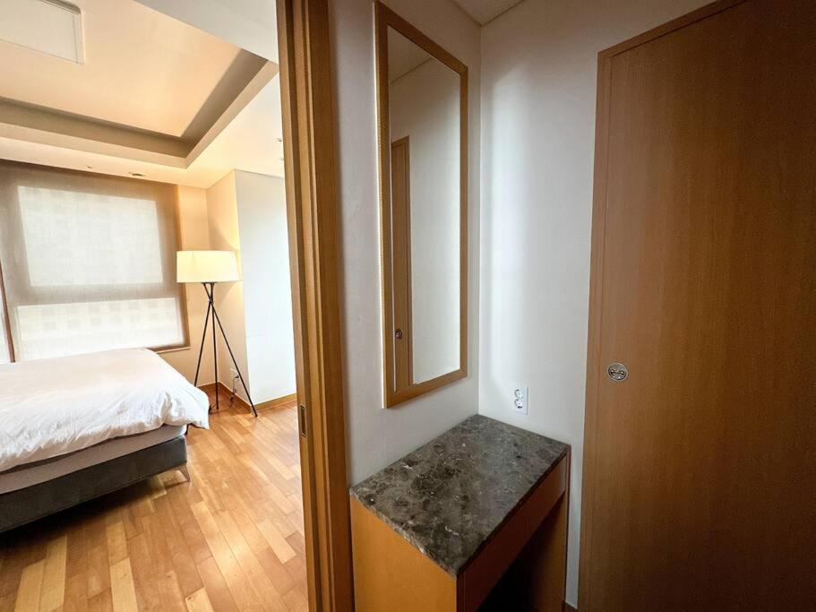 Spacious & Modern Family Retreat Seoul