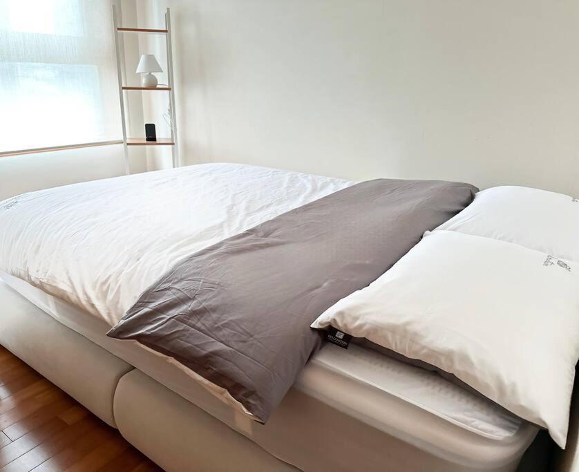 Spacious & Modern Family Retreat Seoul
