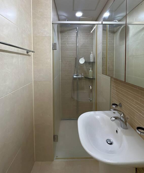 Spacious & Modern Family Retreat Apartment *