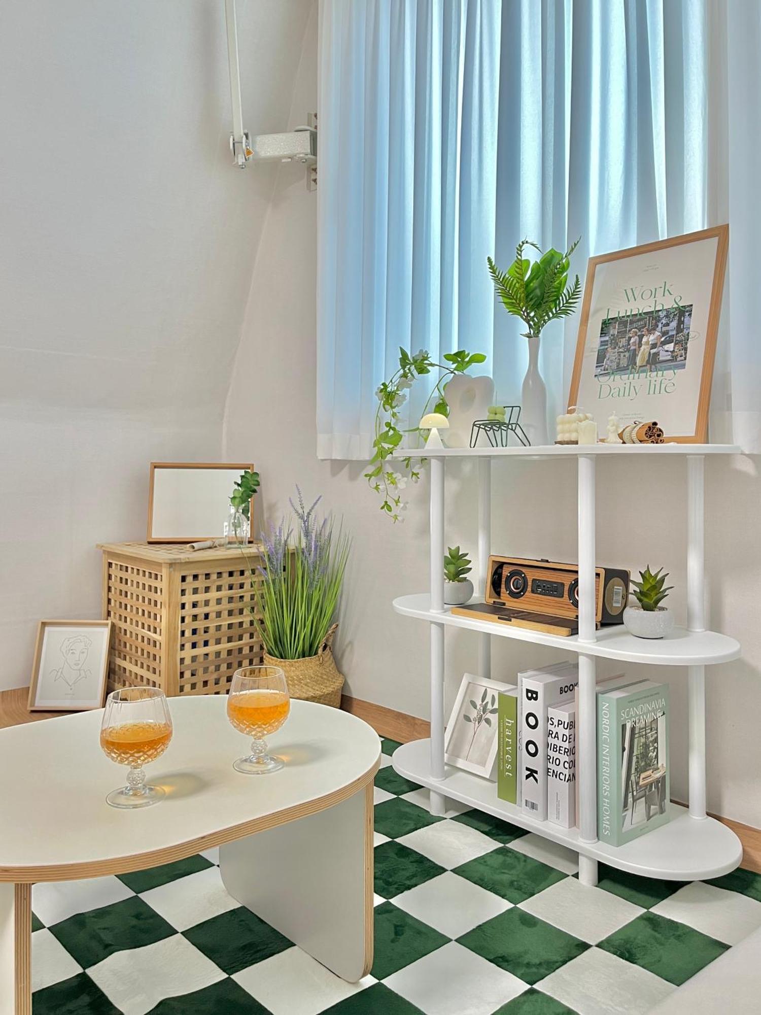 Apartment Moment *
