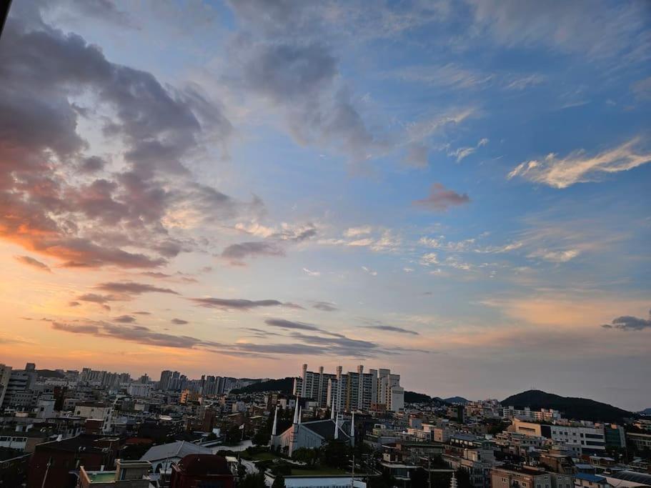 Apartment 홍대입구, 신촌 중심부 씨티뷰하우스,fully Furnished