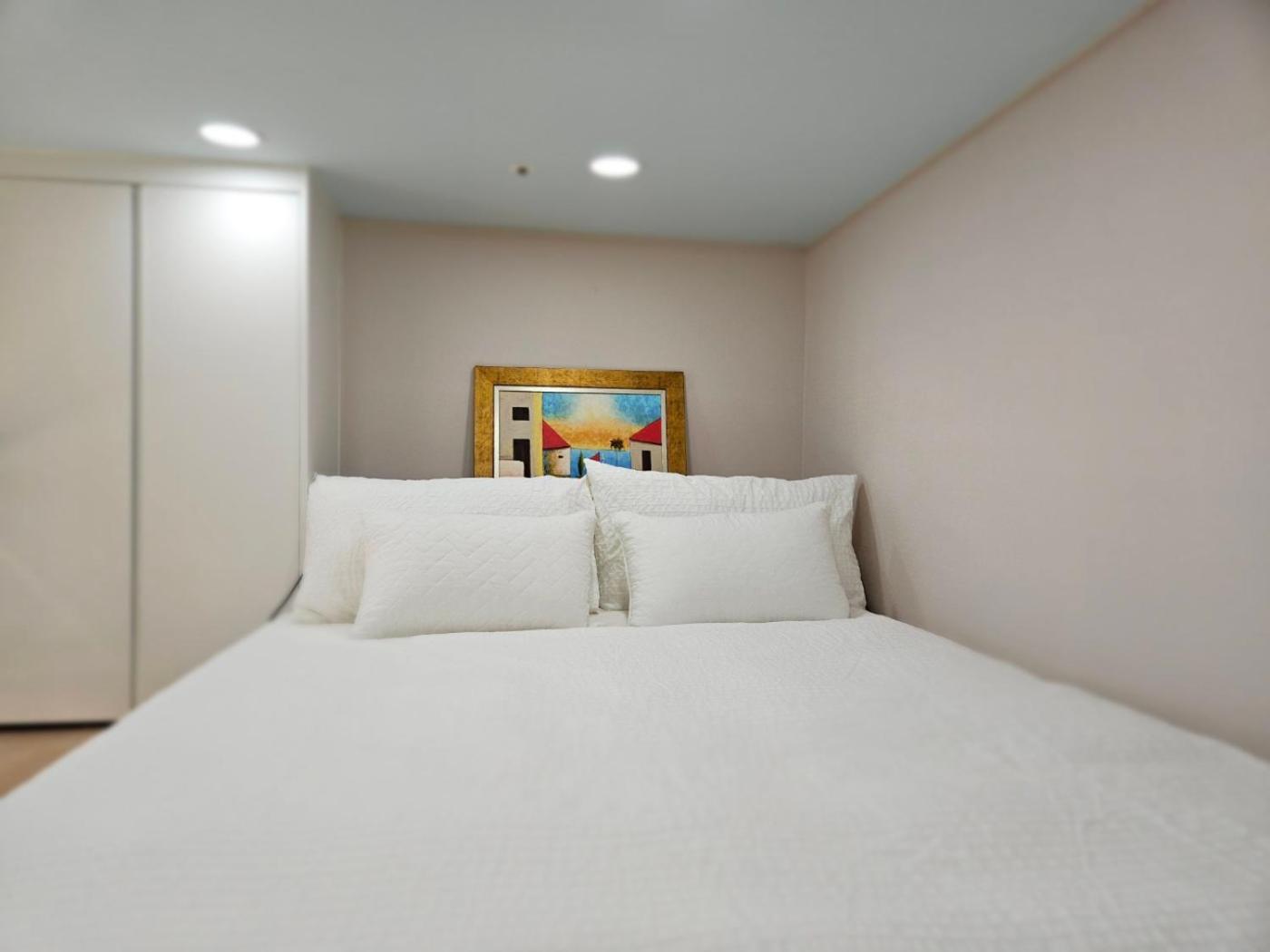 Apartment 홍대입구, 신촌 중심부 씨티뷰하우스,fully Furnished Seoul