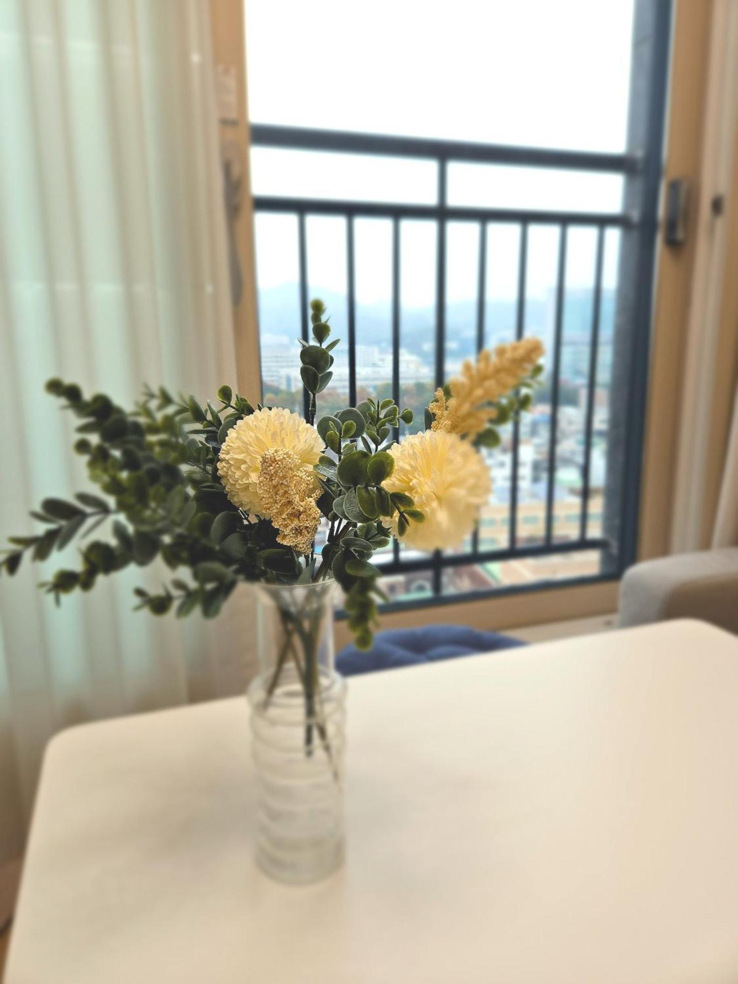 홍대입구, 신촌 중심부 씨티뷰하우스,fully Furnished Seoul