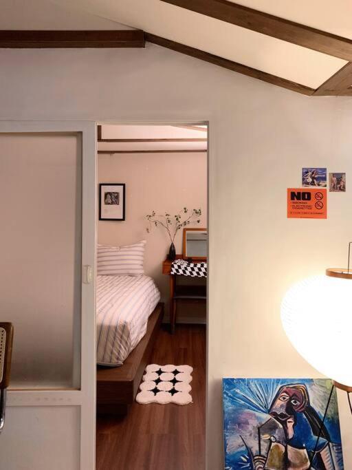 A Sensual Hanok-style Detached House In The Center Seoul