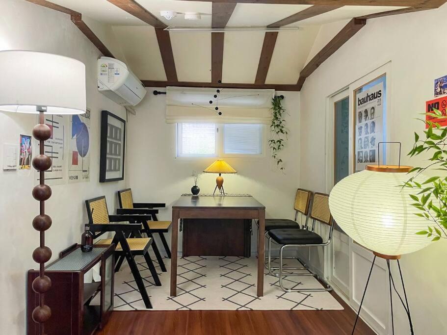 Villa A Sensual Hanok-style Detached House In The Center Seoul