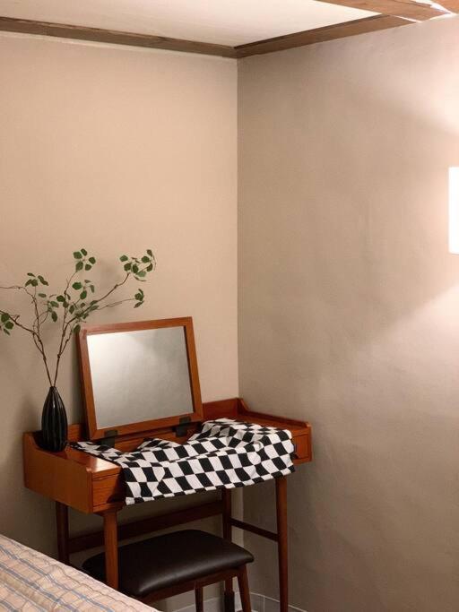 A Sensual Hanok-style Detached House In The Center