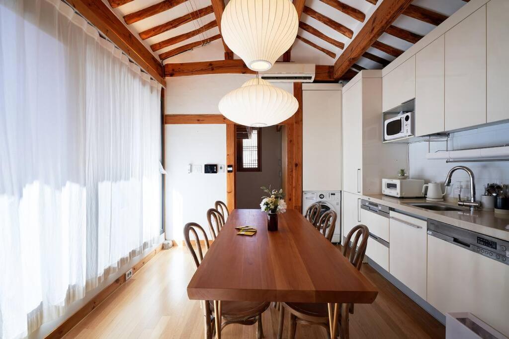 Bahay bakasyunan Jay Hanok ㅡ 3br 3bath ㅡ 8min From Anguk Stn Seoul