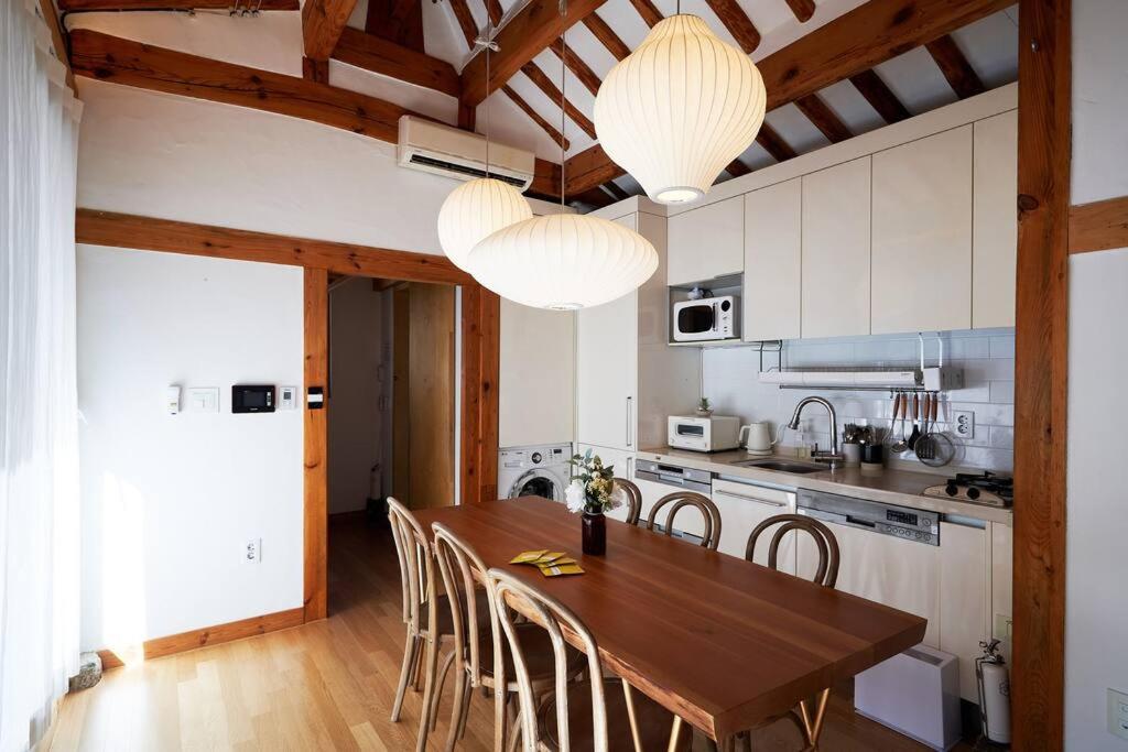 Jay Hanok ㅡ 3br 3bath ㅡ 8min From Anguk Stn Bahay bakasyunan Seoul
