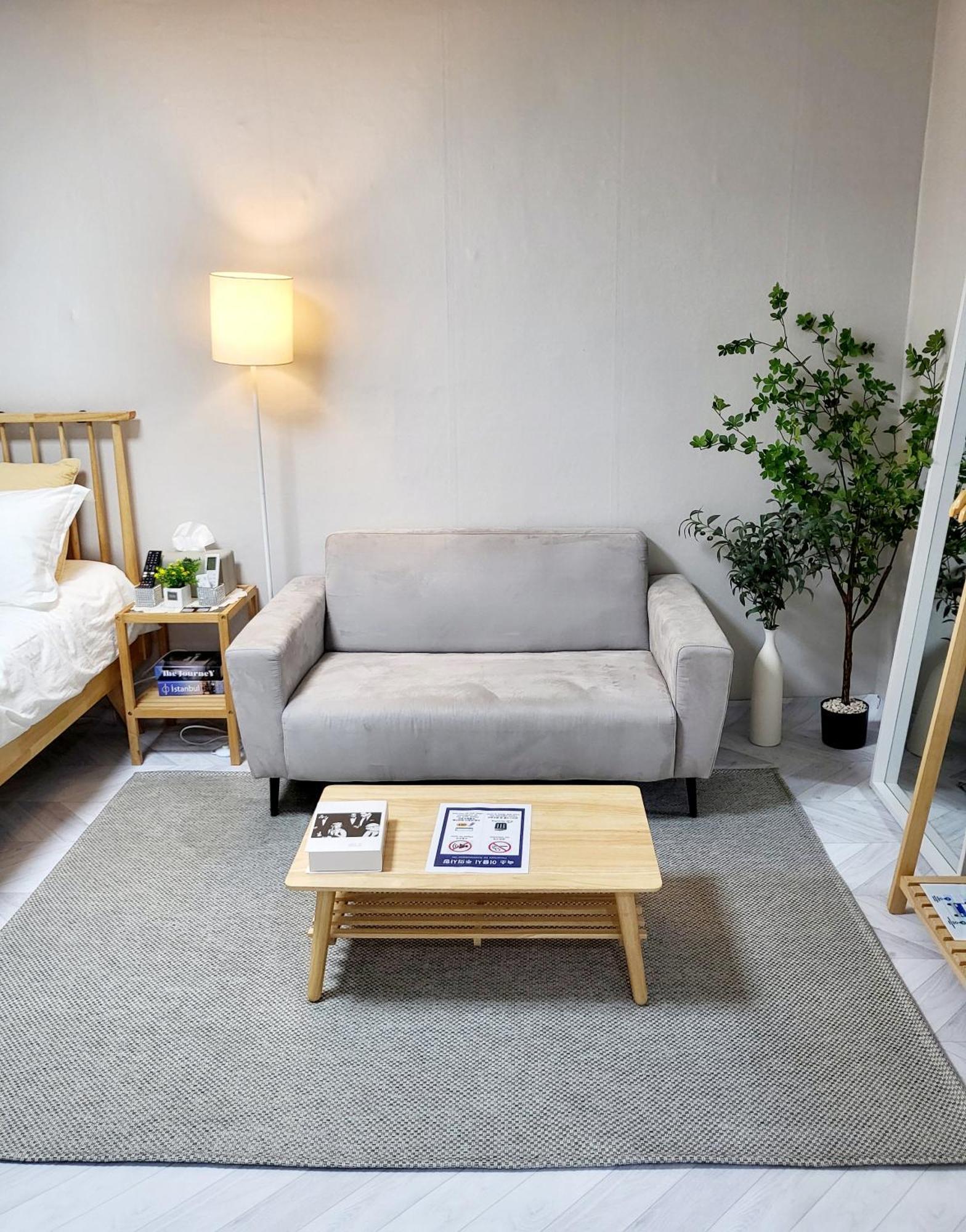 Moon House In #quiet #airport Transport Nearby#1 Min To Line2 Nakseongdae Subway *