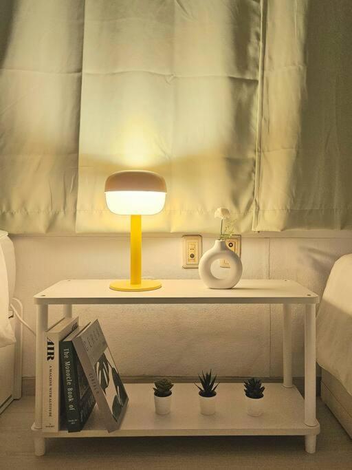 Apartment Gangnam Cozy Near Sinnonhyeon, 3 Queen Beds, Sofa Seoul