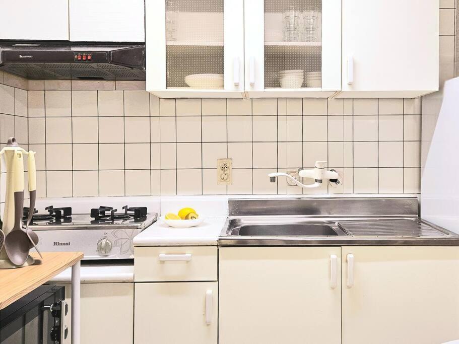 Gangnam Cozy Near Sinnonhyeon, 3 Queen Beds, Sofa * Seoul