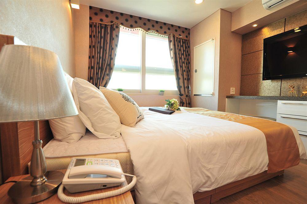Apartment Golden Forest River
