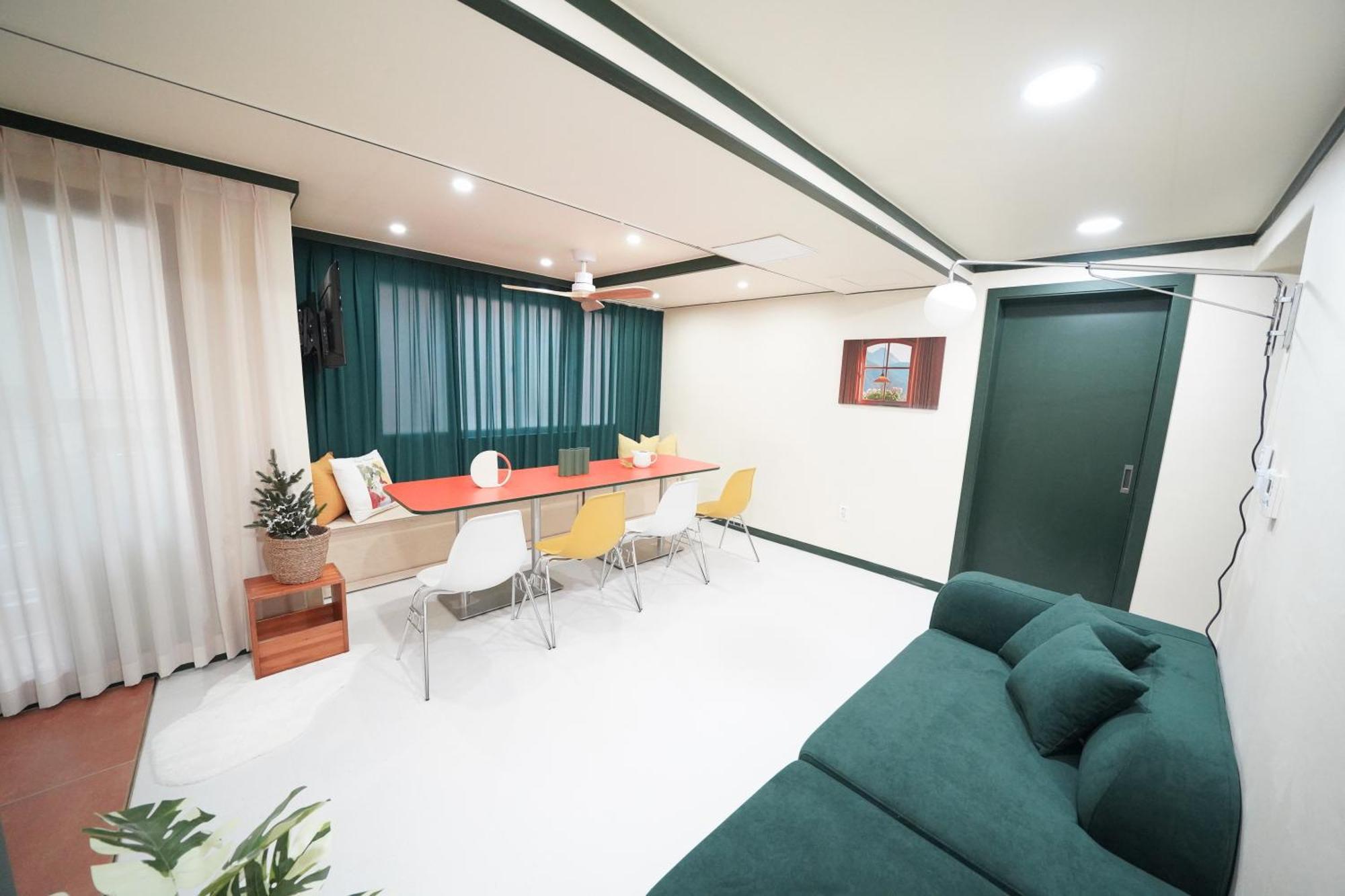 Apartment Romantic Rooftop House