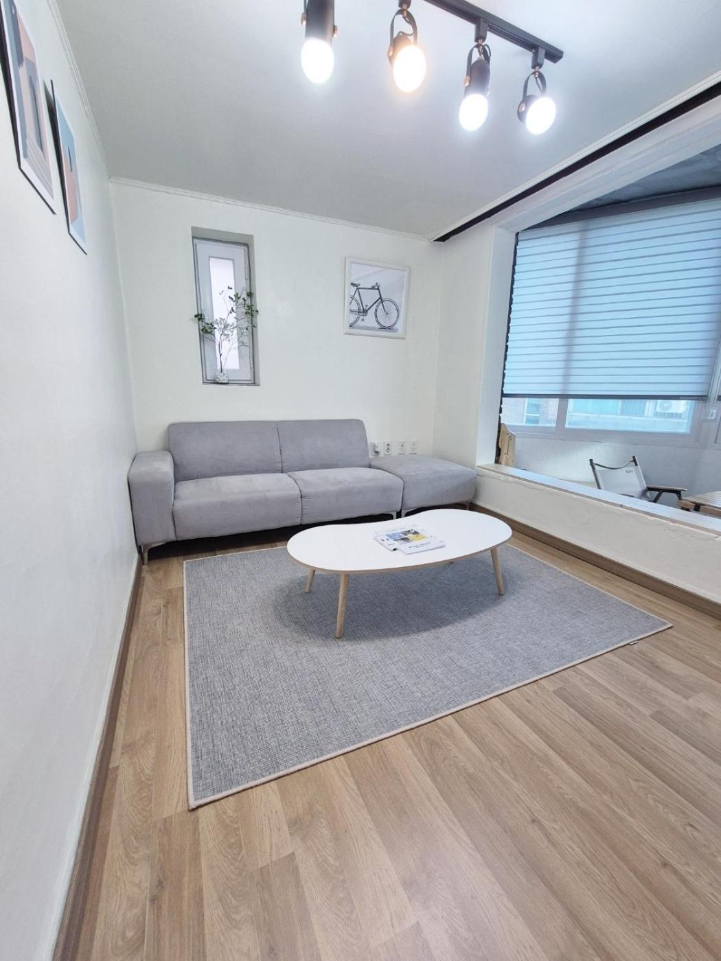 Apartment Travel And Live In A Sunny House Up To 10 Hongdae