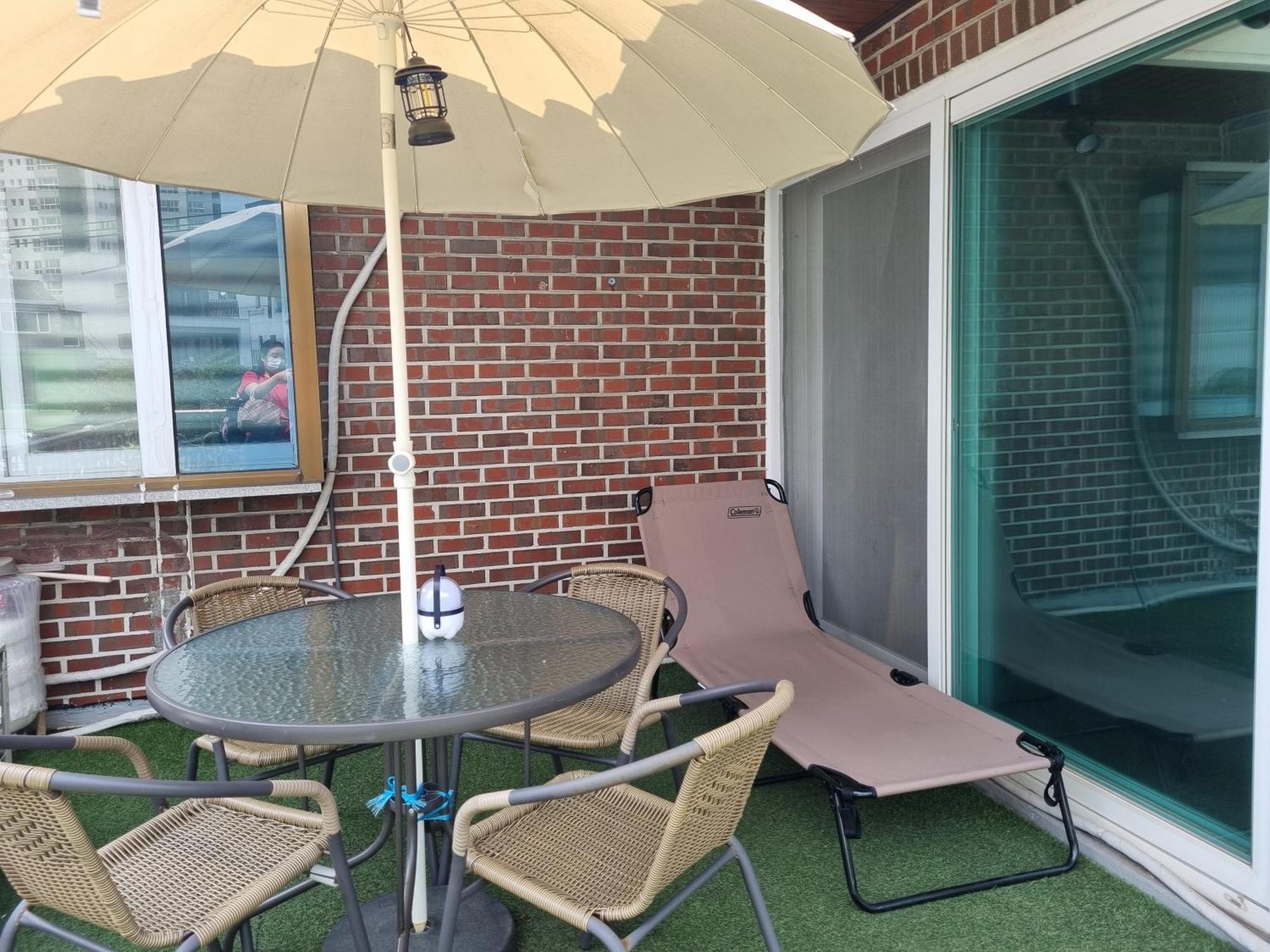 Hongdae Sky View Private Roof Garden House 2br 2qb 1ssb Free Wifi Starbucks Capsule 외국인전용 Villa